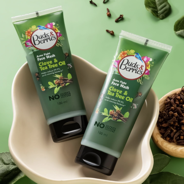 Buds & Berries Clove and Tea Tree Oil Acne Fight Face Wash, Helps Clear Blemishes and Spots | pH Balanced Gentle Facewash | No Sulphate, No Paraben | 100 ml